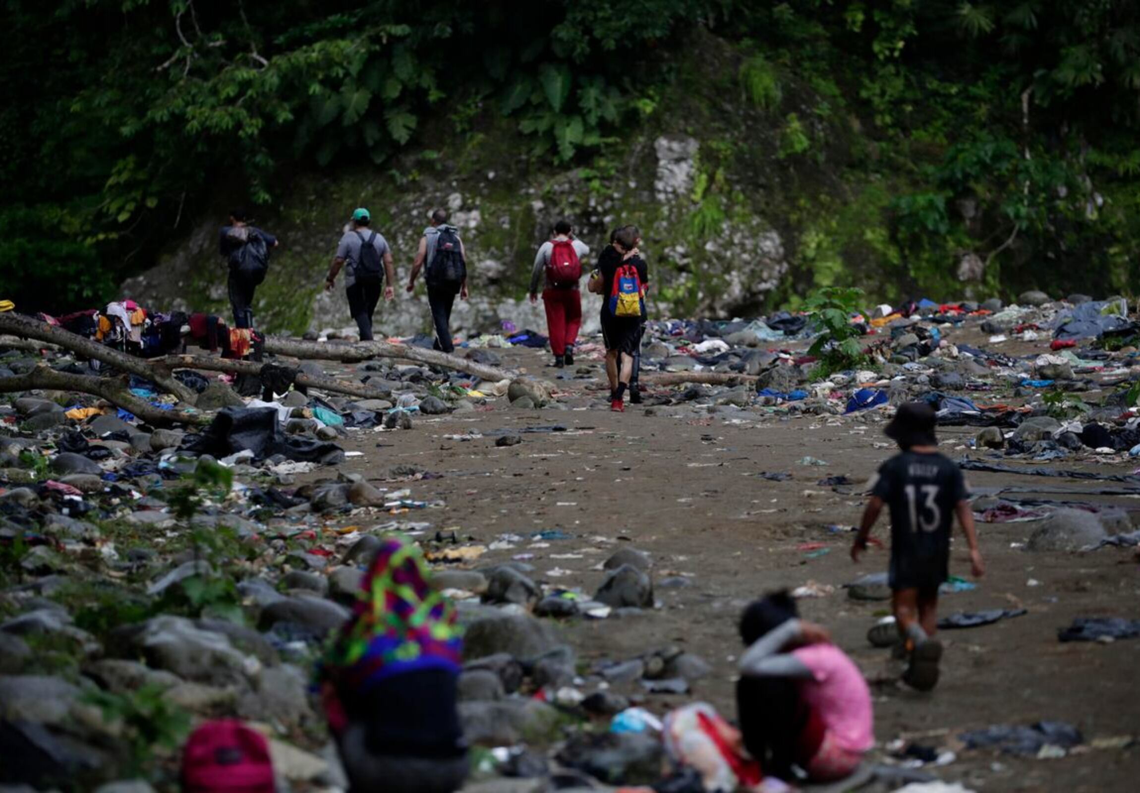 Locales afirman que las autoridades se han llevado a los migrantes, pero no su basura - crédito EFE