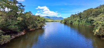 Amalfi, ubicado a 147 kilómetros de Medellín, ofrece clima templado, ecosistemas diversos y un corredor natural con presencia de jaguares, según Turismo Antioquia - crédito Pueblos de Antioquia/Facebook