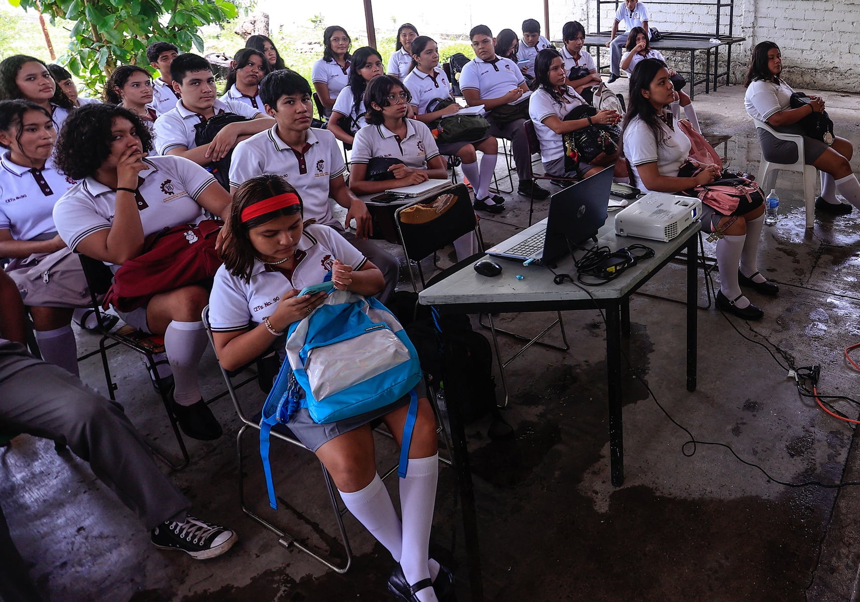 Suspenden clases en seis regiones de Guerrero por posible impacto del ciclón. EFE/ David Guzmán
