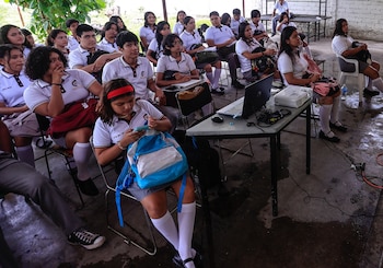 Suspenden clases en seis regiones de Guerrero por posible impacto del ciclón. EFE/ David Guzmán