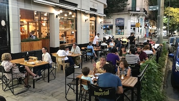 Las mesas del Bar, a