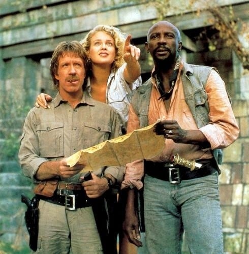 Firewalker mostró una faceta más humorística del actor dentro del cine de acción. (IMDb)