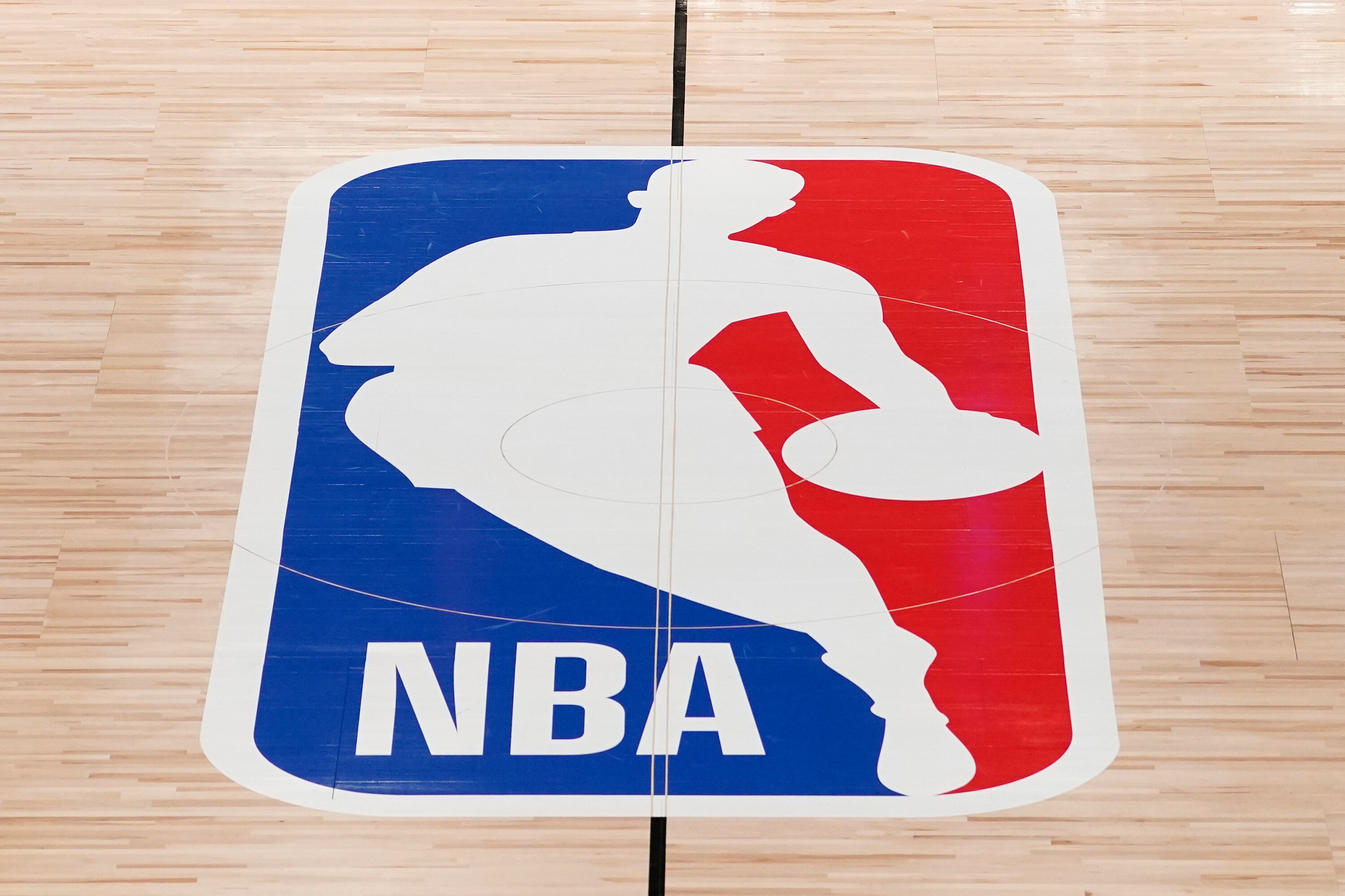 El logotipo de la NBA, símbolo de excelencia desde su creación en 1969 (AP Foto/Ashley Landis, Pool)