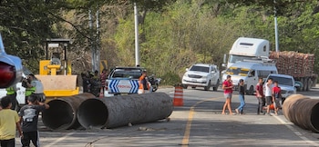 Los daños en el puente Güijo generan retrasos de hasta 90 minutos y obligaron a habilitar rutas alternas, incluso por propiedades privadas.