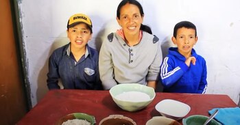 En uno de los videos,