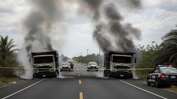 Grupos armados incendian camiones y asesinan a un conductor en carreteras de Veracruz