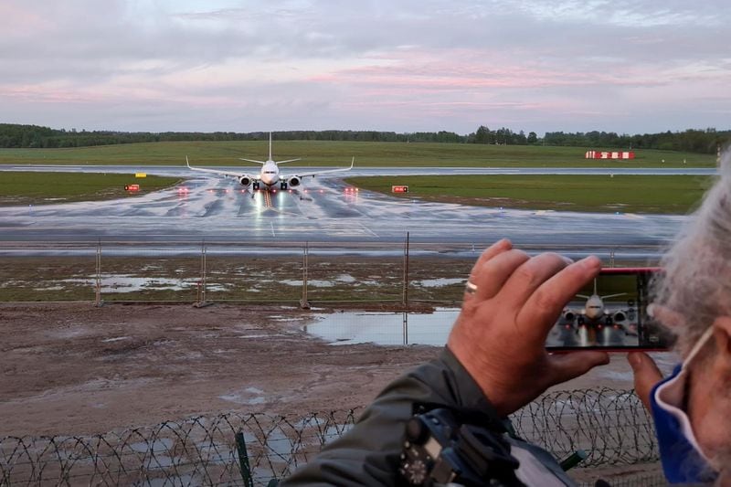 El aeropuerto de Vilna fue cerrado temporalmente por la detección de un drone (REUTERS/Andrius Sytas)