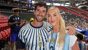 “El mejor video de su vida”: los festejos desde la tribuna de Kelci-Rose Bowers, la novia de Senesi, tras la épica victoria argentina