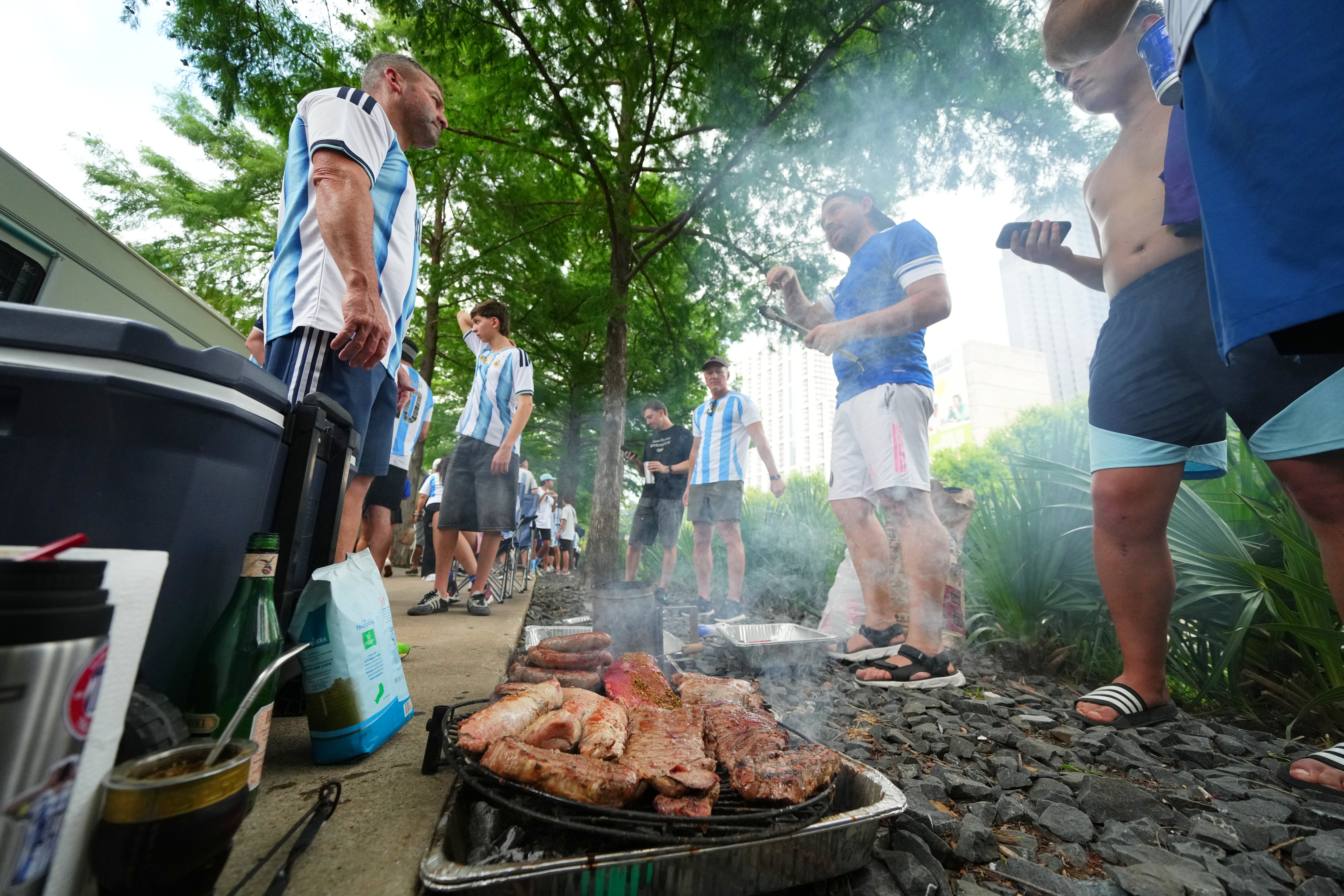 El chef argentino Carlos Eduardo Barahona sostuvo que la carne argentina tiene una textura y un perfil de sabor que no encuentra competencia en Texas (AP Photo/Julio Cortez)