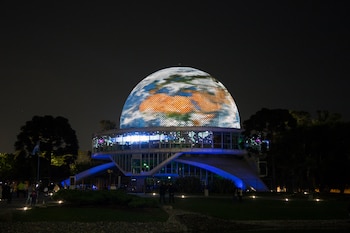 El panel del Planetario Galileo Galilei incluirá a Josefina Pérès, gerente de Proyectos Satelitales de la CONAE, y a Susana Landau, investigadora del CONICET especializada en cosmología