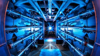 Crean un reactor de fusión nuclear que cabe en una mesa y utiliza inteligencia artificial