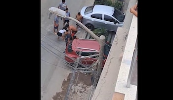 Presuntos barristas de Universitario y Alianza Lima protagonizan balacera en Puente Piedra. Infobae Perú / Captura: X.