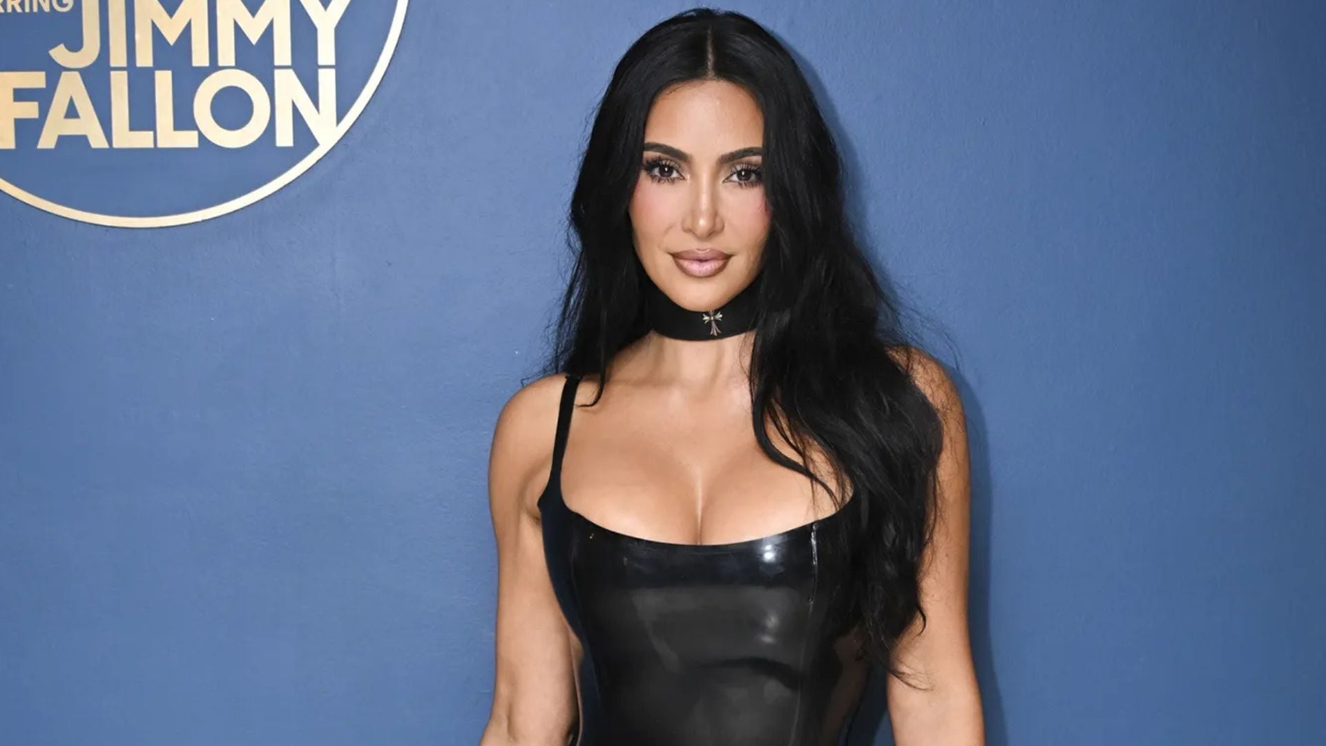 Kim Kardashian llegó acompañada de dos guardaespaldas (NBC)