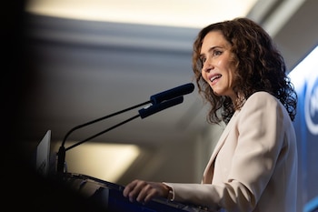 05/10/2026 La presidenta de la Comunidad de Madrid, Isabel Díaz Ayuso, participa en un desayuno informativo de Fórum Europa, en el Hotel Palace, a 5 de octubre de 2026, en Madrid (España).
POLITICA
Ananda Manjón - Europa Press