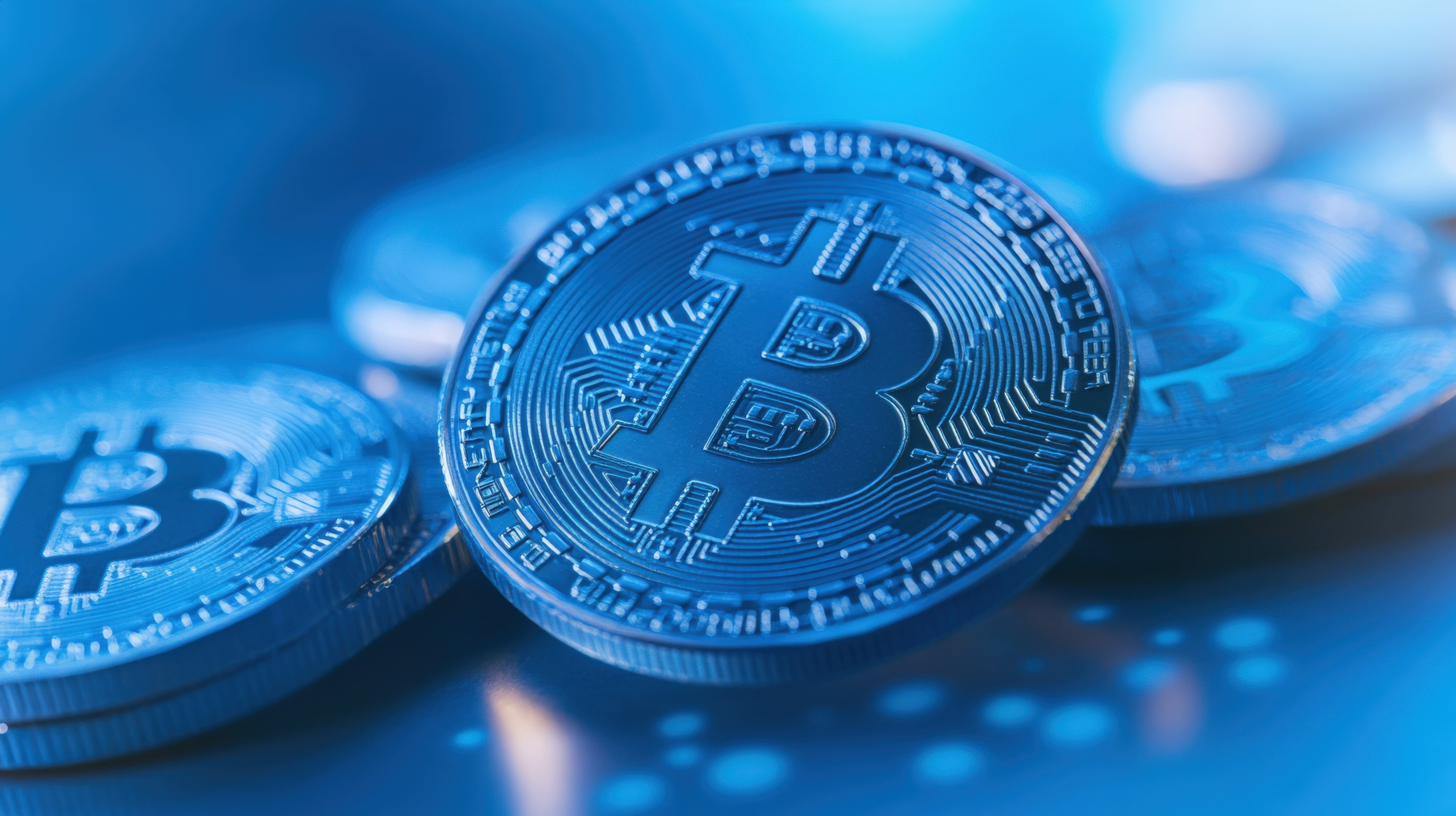 El Bitcoin tocó un piso desde marzo de 2024.