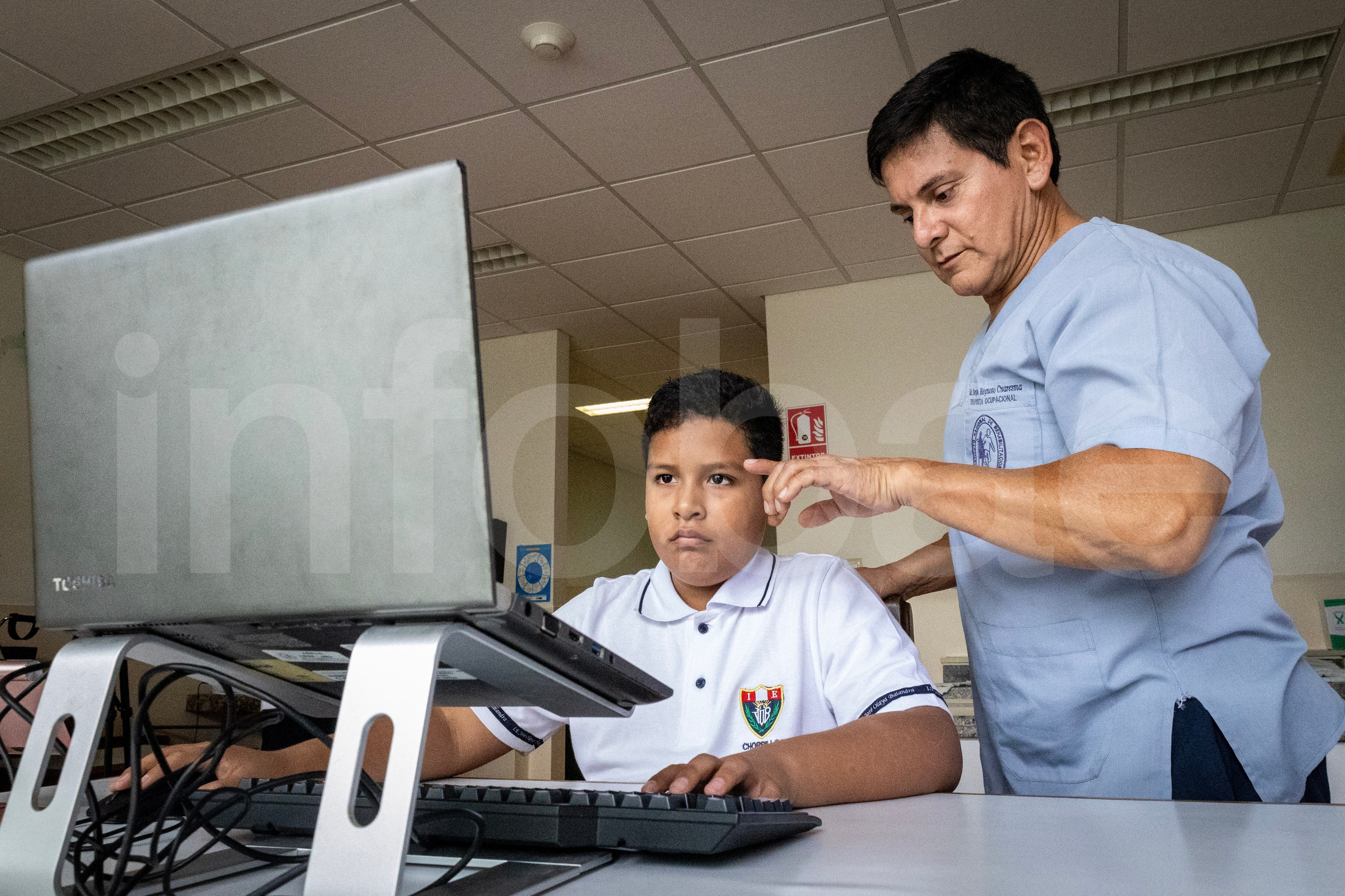 Es fundamental elegir una mochila con buen soporte y los zapatos en la talla adecuada para que no sea incomodo al realizar las actividades.