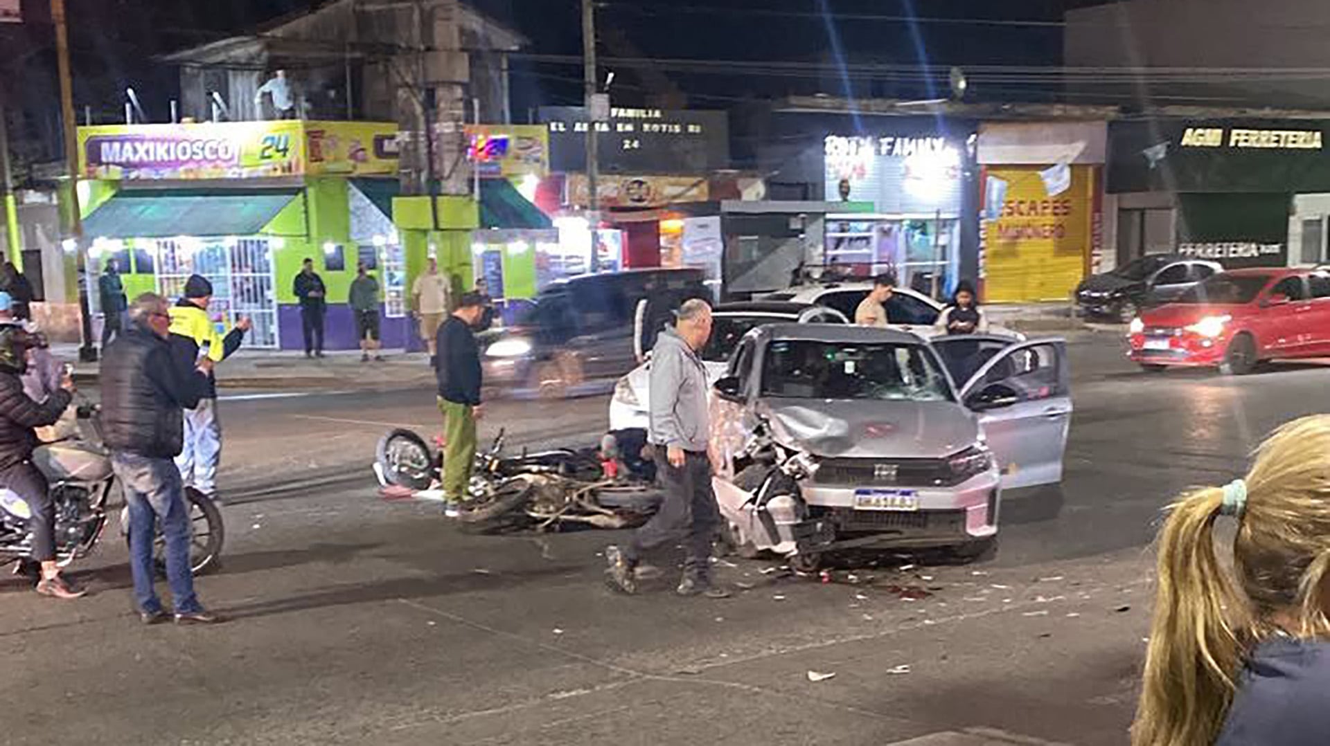 El Fiat Cronos chocó contra una Motomel S2 en la que viajaban la víctima fatal y su pareja