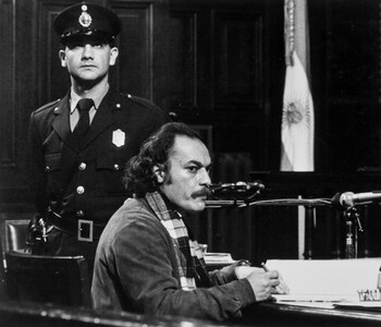 Víctor Basterra durante su testimonio en el histórico Juicio a las Juntas Militares. Jorge Luis Borges escuchó el relato en la sala y al irse, señaló: “Siento que he salido del infierno"