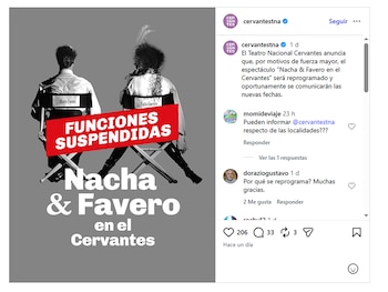 Póster de Nacha Guevara y Alberto Favero sentados en sillas de director. Un banner rojo dice "FUNCIONES SUSPENDIDAS" sobre el título "Nacha & Favero en el Cervantes"