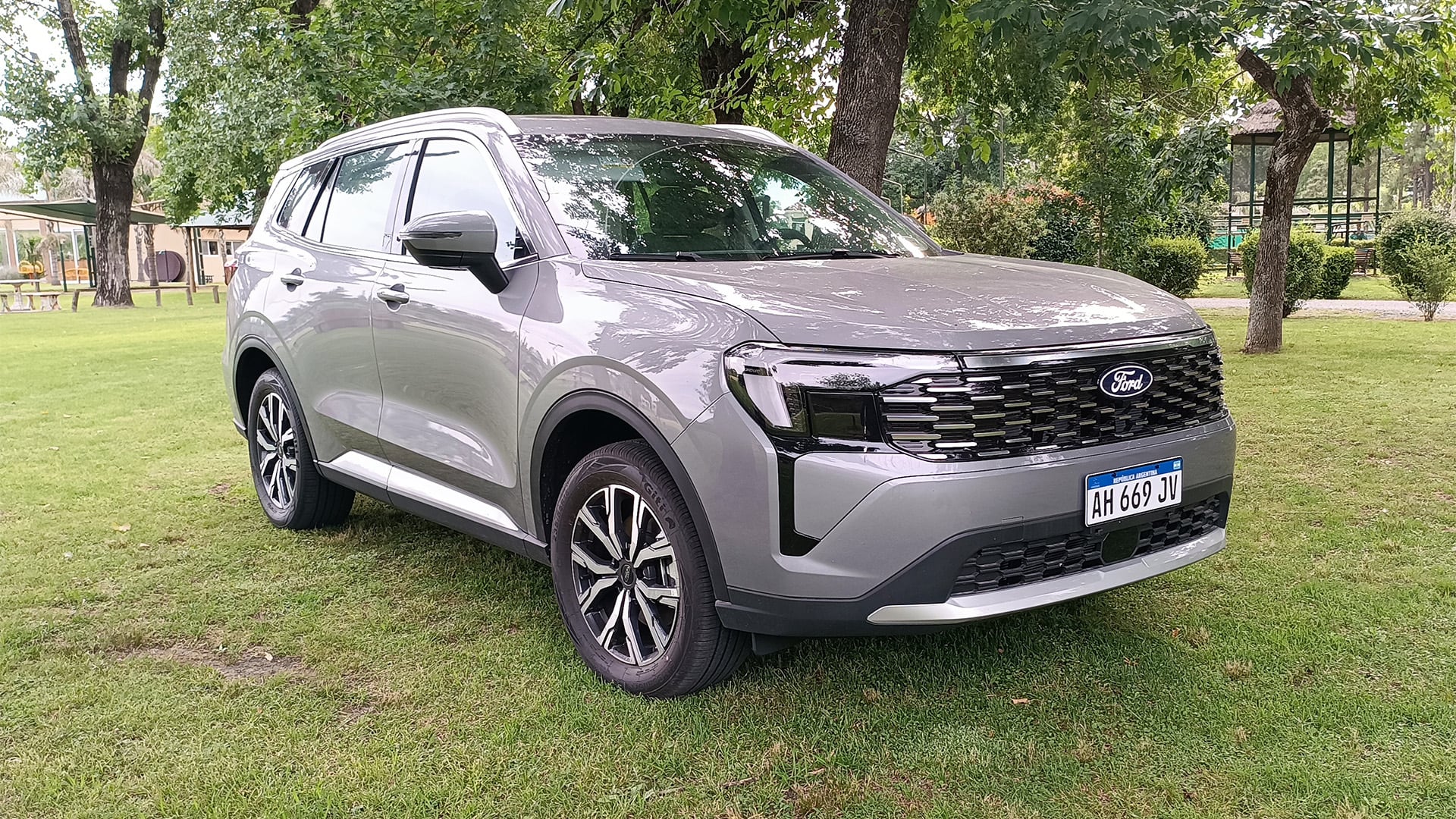 El Ford Territory es el C-SUV más accesible tanto en su versión naftera como la híbrida en el mercado