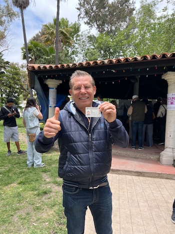 El César del Boxeo mostrando