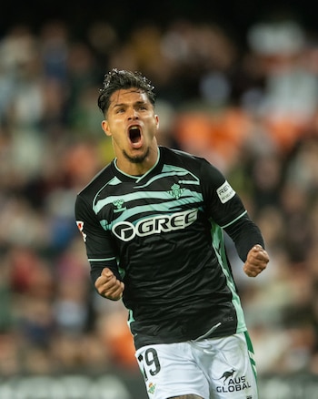 Juan Camilo Hernández se ha vuelto importante en el esquema de Manuel Pellegrini - crédito Real Betis