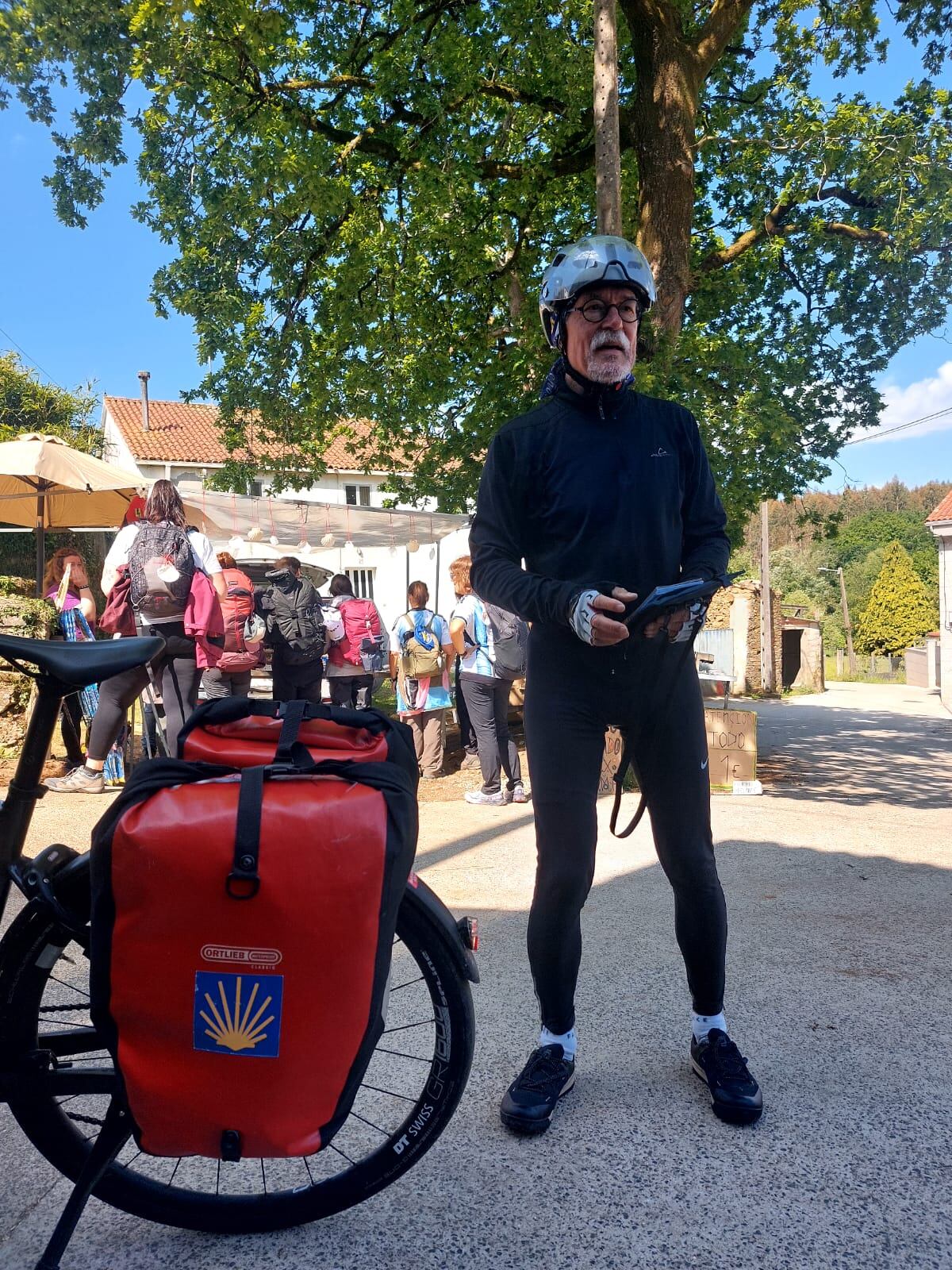 A los 71, en bicicleta desde Bonn, Alemania, con la compostela en las alforjas