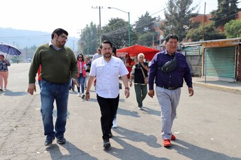 Alcalde Daniel Serrano (centro) y