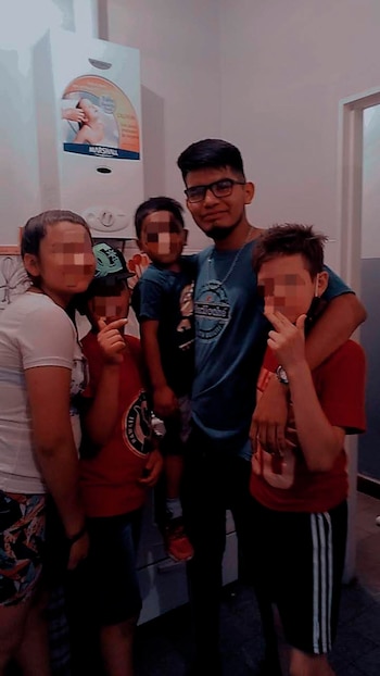 Nestor pasó por diferentes hogares