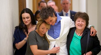 Constand fundó una organización y