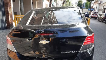 El Chevrolet Prisma negro que