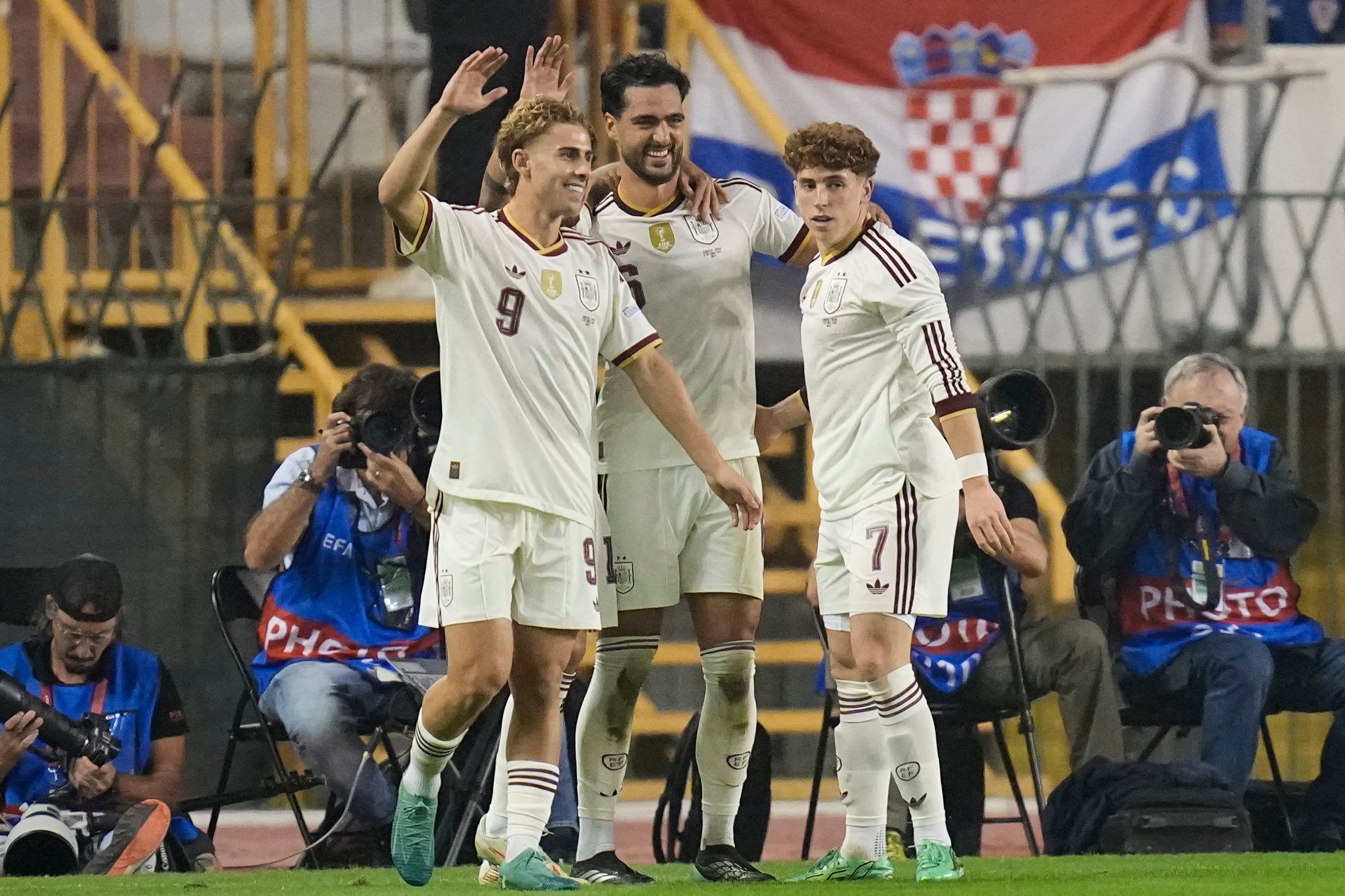 Mikel Merino remonta con dos goles a una combativa Croacia. (AP Foto/Darko Bandic)