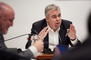 11/02/2026 El exsecretario de organización del PSOE Santos Cerdán comparece en la Comisión de Investigación sobre adjudicaciones públicas del Parlamento de Navarra, a 11 de febrero de 2026, en Pamplona, Navarra (España). Cerdán comparece un día después del consejero de Cohesión Territorial del Gobierno de Navarra, Óscar Chivite, el cual aseguró que las obras de duplicación del túnel de Belate, adjudicadas a la UTE de Acciona, Servinabar y Construcciones Osés, "no forman parte de ninguna investigación".
POLITICA
Eduardo Sanz - Europa Press