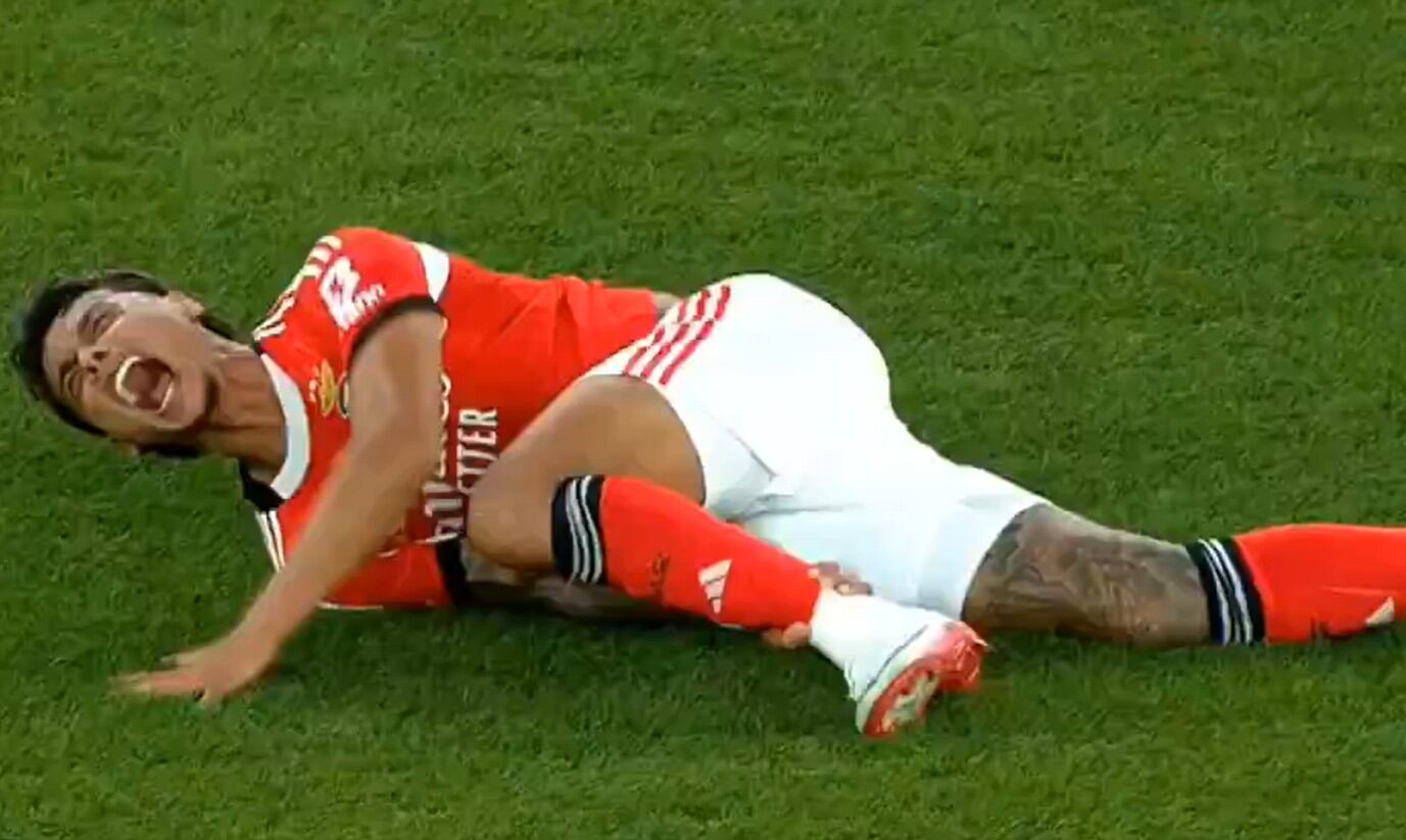 Richard Ríos sufrió un duro golpe en su partido del Benfica contra el Fenerbahce, que era amistoso - crédito Captura de video BTV
