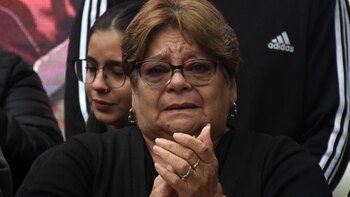 Ana Maradona, emocionada durante el