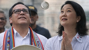 ¿La presidencial del Perú puede definirse por una ‘moneda al aire’ si empatan en votos? Lo que dice y no dice la ley