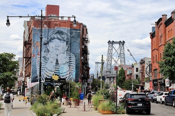 Los murales y galerías forman parte de la identidad cultural del barrio.