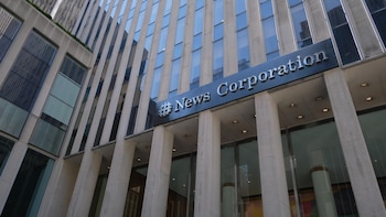 Un juez de EEUU desestima la demanda de Trump contra el 'WSJ' sobre una supuesta carta "obscena" a Epstein