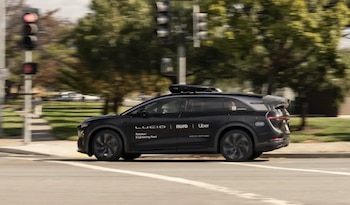 Uber empezará a usar autoseléctricos para tener su propia flota de robotaxis.