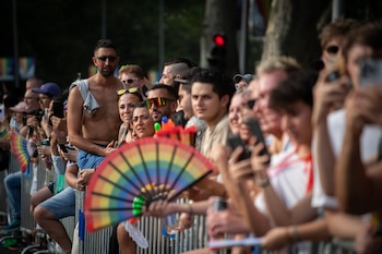 Ambiente en las calles de Madrid durante la manifestación estatal del Orgullo LGTBI+ 2025, a 5 de julio de 2025, en Madrid (España). (Fernando Sánchez/Europa Press)