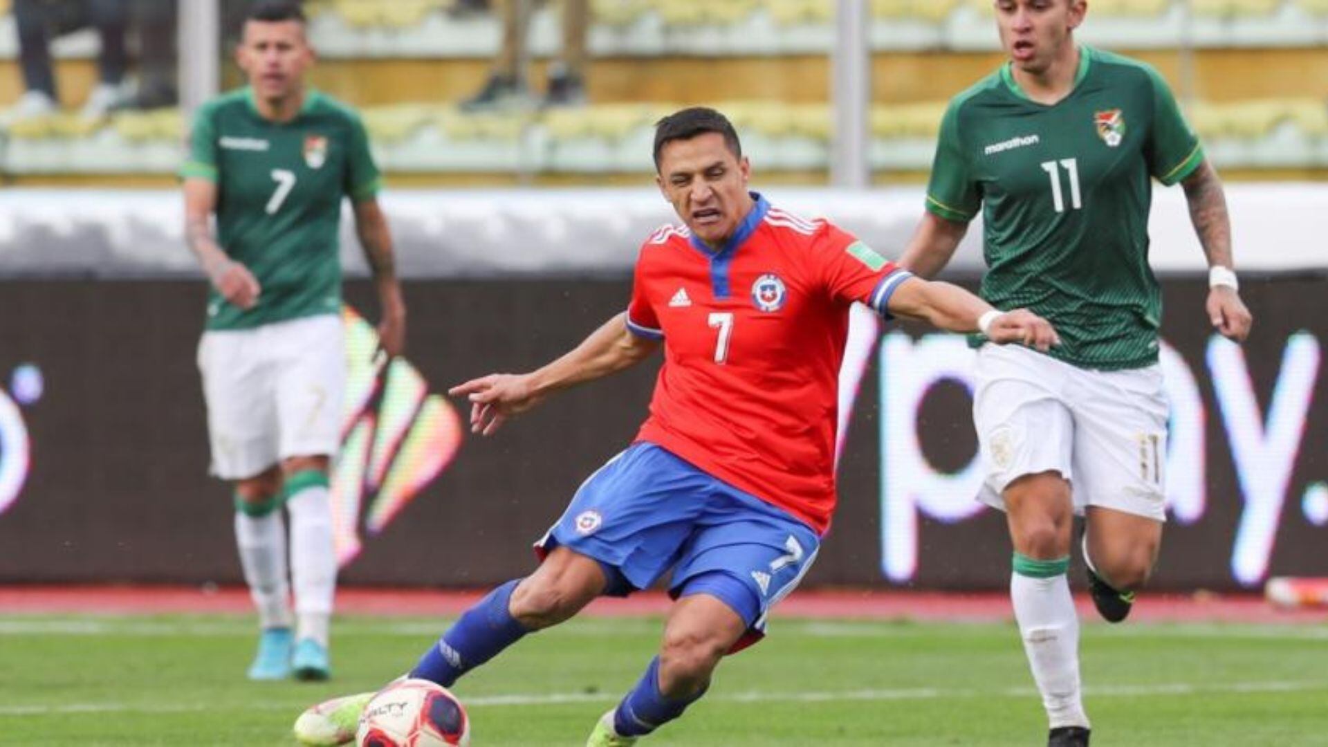Alexis Sánchez se alista para un nuevo partido en la altura. - Crédito: AFP