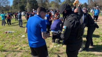 En la previa del partido entre Boca y Vélez, secuestraron estupefacientes a los hinchas en Córdoba