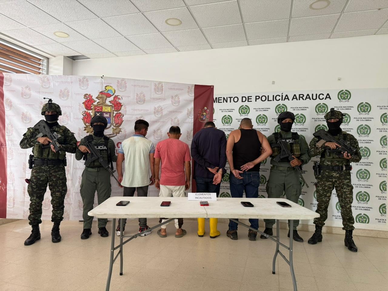 En acciones coordinadas en Arauquita, el Ejército Nacional logró la captura de alias Monchi, responsable de movilizar fondos para el ELN, así como la de tres miembros adicionales de la organización - crédito ELN