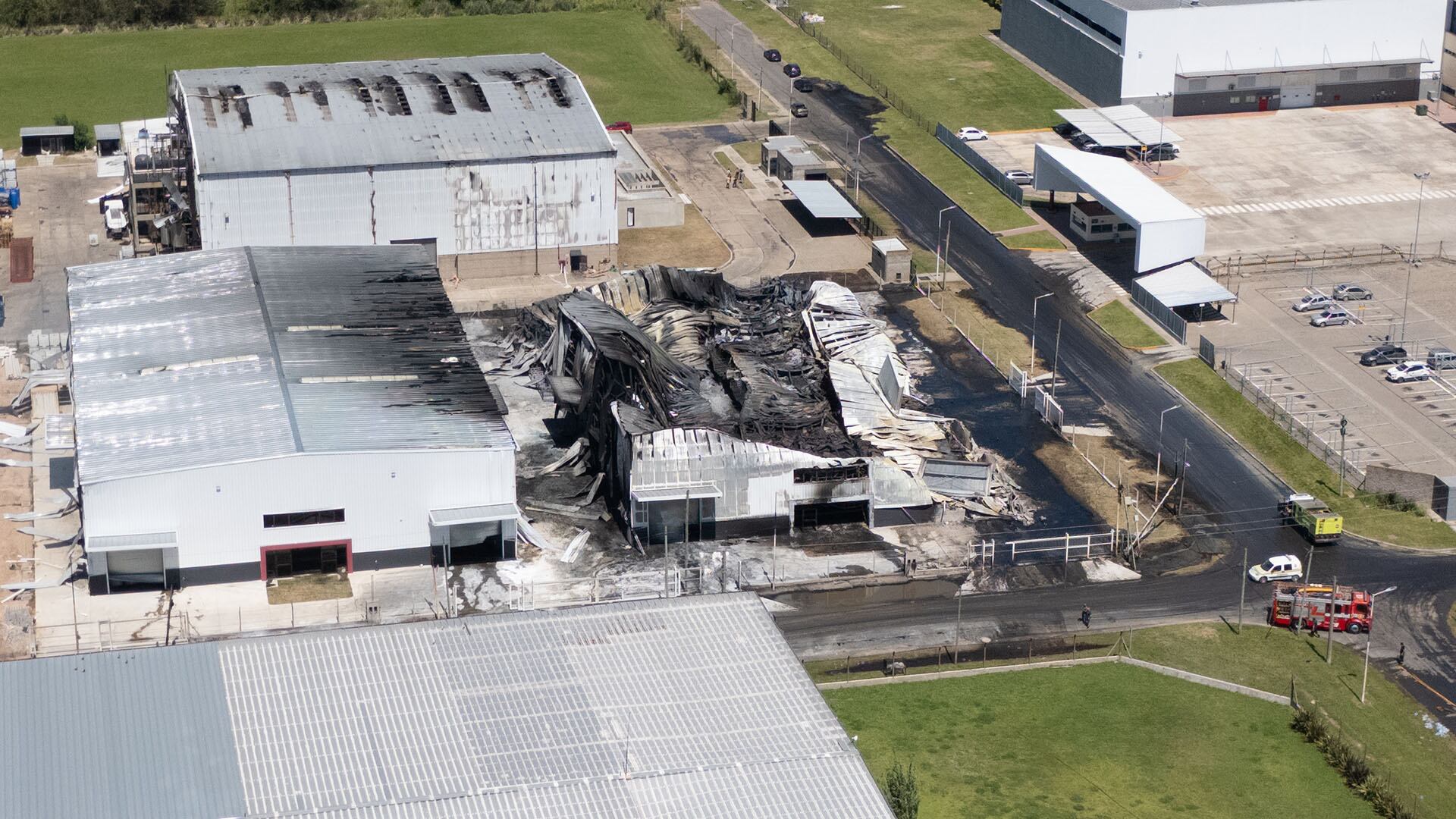 El foco inicial se localizó en un depósito de la empresa Logischem (Jaime Olivos)