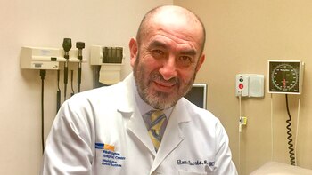 El doctor Elmer Huerta, médico