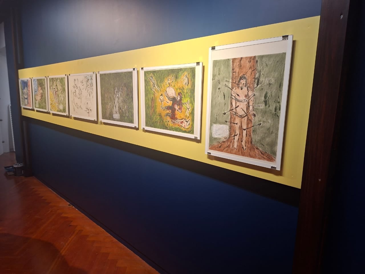 Isabel De Obaldía, artista panameña, presenta pinturas, esculturas de vidrio y dibujos que exploran la historia del Darién y sus representaciones coloniales. Cortesía