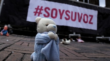 Hombre que lanzó a niña