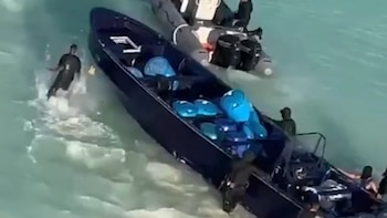 El uso de narcolanchas con motores potentes y tecnología de comunicación avanzada dificulta la vigilancia de las costas dominicanas. (Cortesía: Dirección Nacional de Control de Drogas)