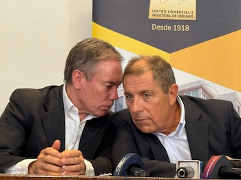 El ministro de Economía de Uruguay, Gabriel Oddone, junto a su subsecretario, Martín Vallcorba (Presidencia)