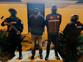 Momento de la detención de un juez de primer nivel en Manabí. (X/Fiscalía General del Estado)